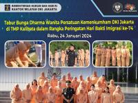 Tabur Bunga Dharma Wanita Persatuan Kemenkumham DKI Jakarta di TMP Kalibata dalam Rangka Peringatan Hari Bakti Imigrasi ke-74
