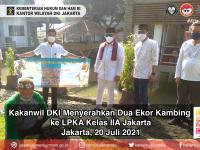 Kakanwil DKI Menyerahkan Dua Ekor Kambing ke LPKA Kelas IIA Jakarta