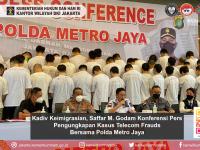 Kadiv Keimigrasian, Saffar M. Godam Konferensi Pers Pengungkapan Kasus Telecom Frauds Bersama Polda Metro Jaya